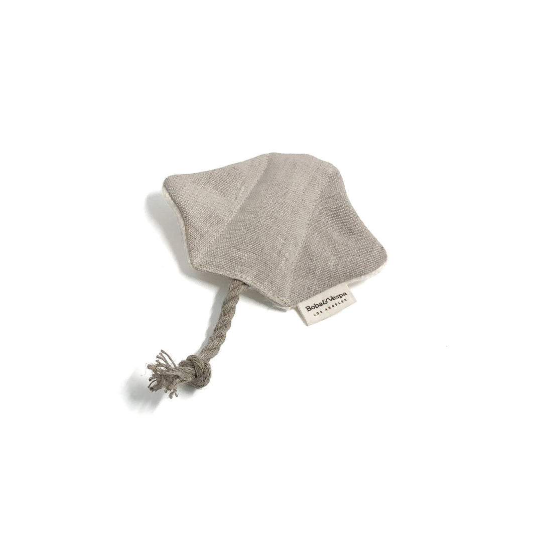 Boba & Vespa - Stingray Cat Toy in Cotton with Buckwheat for Crinkles and Organic Catnip | Boba & Vespa